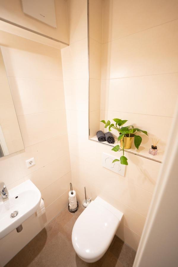 -Zentrale Wohnung-Balkon-Desingerkueche- Μπίλεφελντ Εξωτερικό φωτογραφία